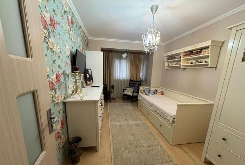 Apartament cu 4 camere decomandat, mobilat în Casa de Cultură