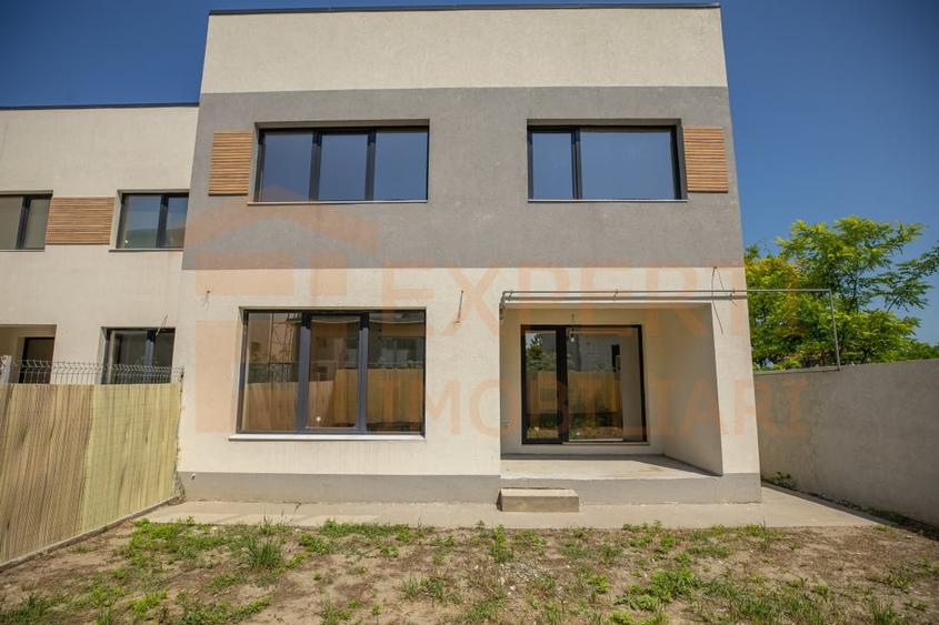 Casă individuală cu 3 camere cu Canalizare în Ovidiu
