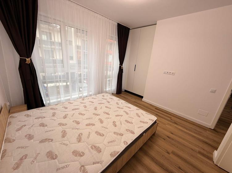 Apartament cu 3 camere semidecomandat în Florești