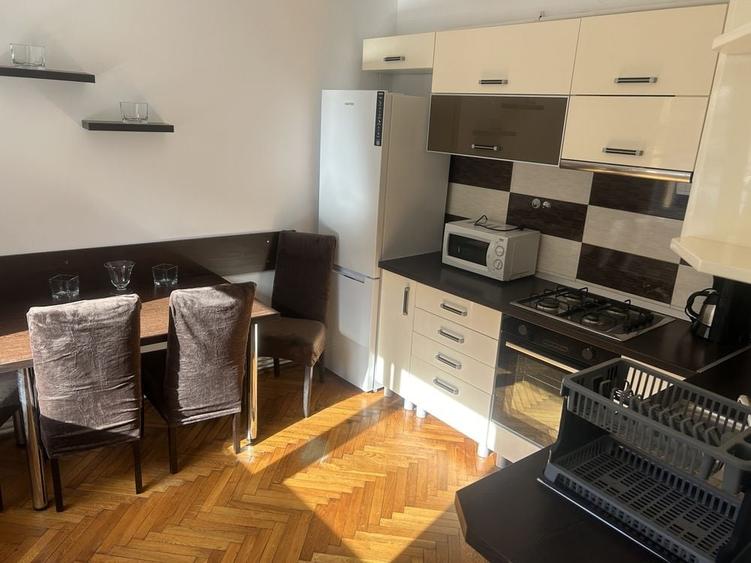 Apartament cu 3 camere decomandat în Central