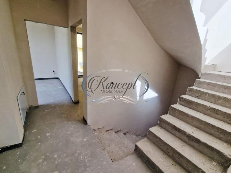 Duplex cu 5 camere cu Canalizare în Florești