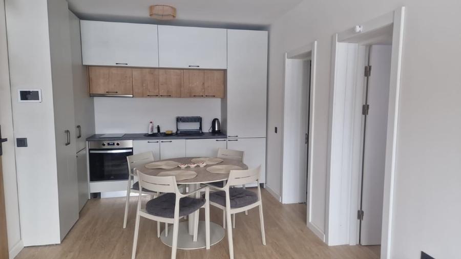 Apartament cu 2 camere semidecomandat, mobilat în Poiana Brașov