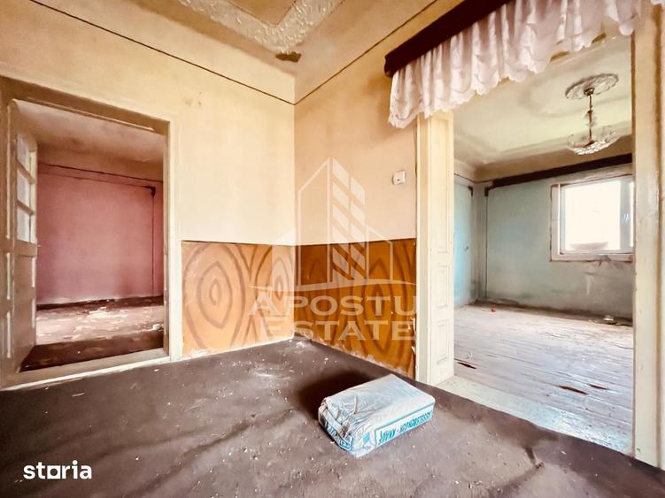 Casă cu 2 camere cu Teren 1000 Mp în Central