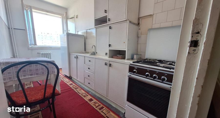 Apartament cu 3 camere decomandat în Sud