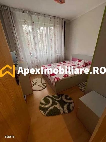 Apartament cu 3 camere semidecomandat în Giurgiului