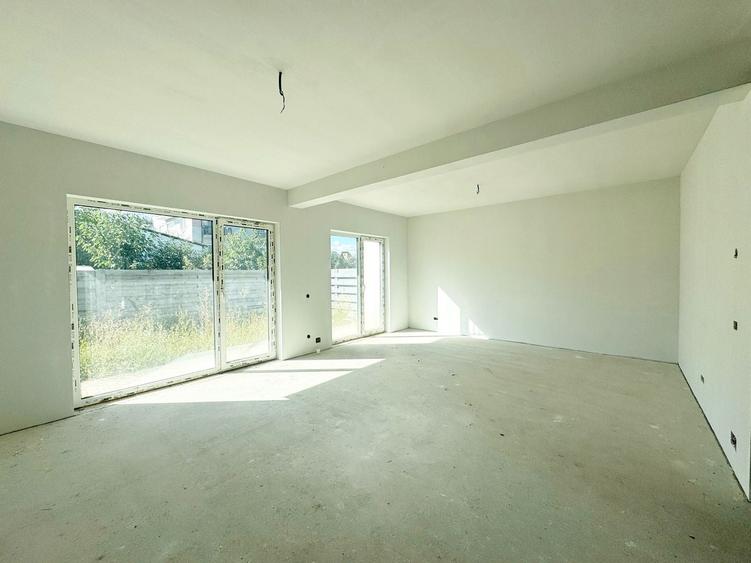 Duplex cu 4 camere cu Canalizare în Florești