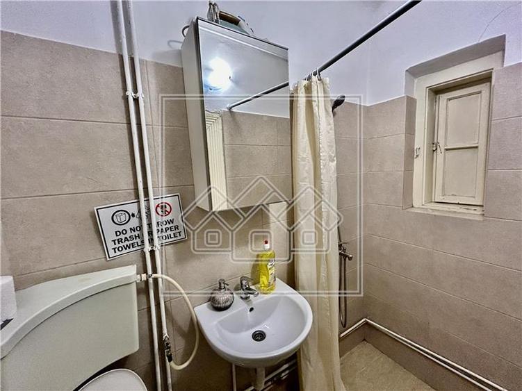 Duplex cu 6 camere cu Canalizare în Central