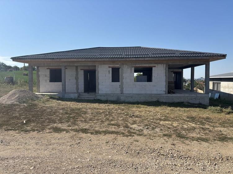 Casă cu 4 camere cu Teren 400 Mp în Luncanii de Jos