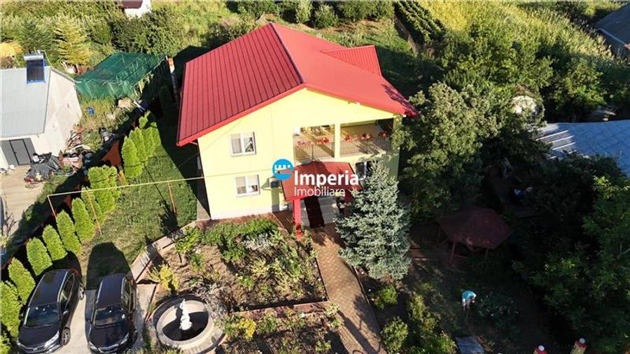 Casă individuală cu 5 camere cu Canalizare în Aroneanu