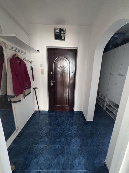 Apartament cu 3 camere semidecomandat în Tătărași