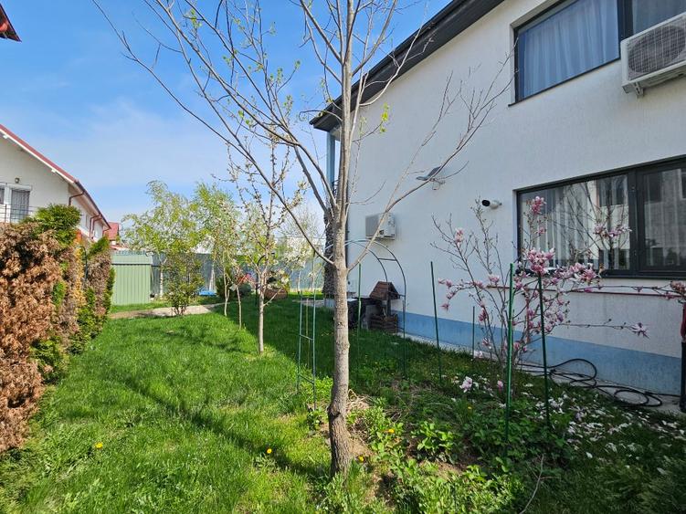 Duplex cu 4 camere cu Teren 300 Mp în Domnești