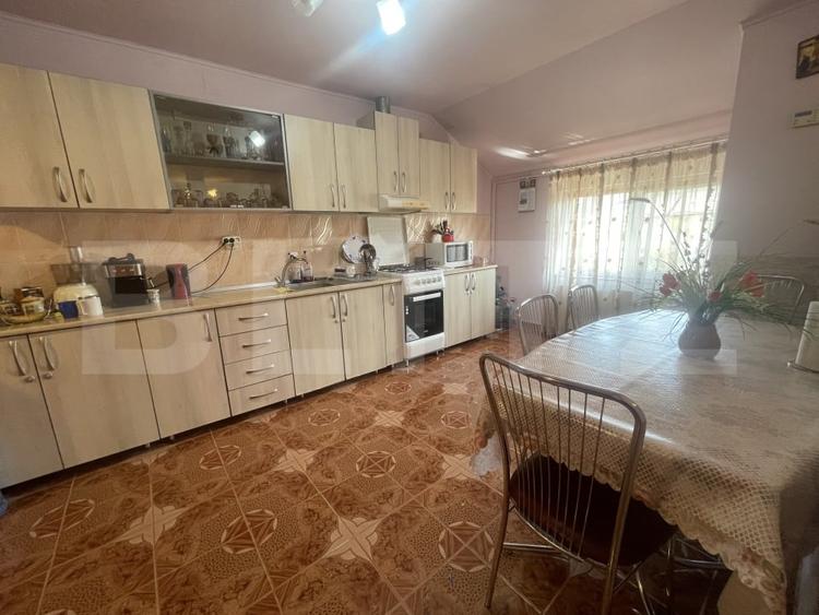 Apartament cu 4 camere decomandat, mobilat în Sud