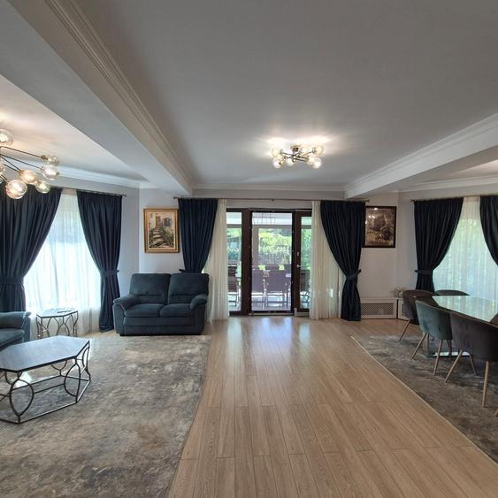 Casă cu 6 camere cu Teren 565 Mp în Central