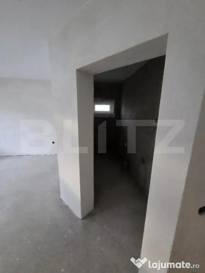 Casă cu 4 camere cu Teren 505 Mp în Crișeni