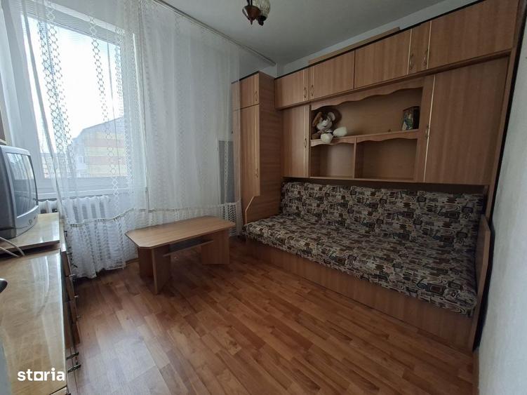Apartament cu 4 camere decomandat în Cetate
