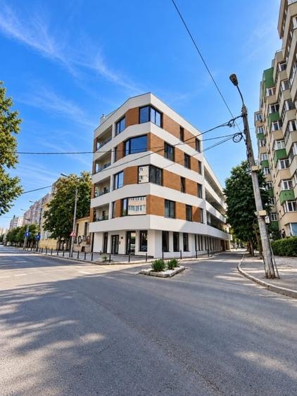 Apartament cu 3 camere semidecomandat în Obor