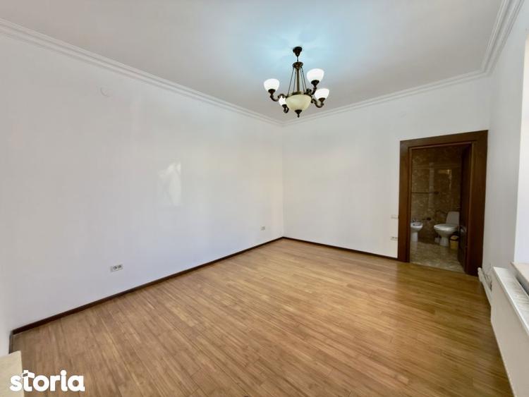 Casă cu 7 camere cu Canalizare în Tomis II