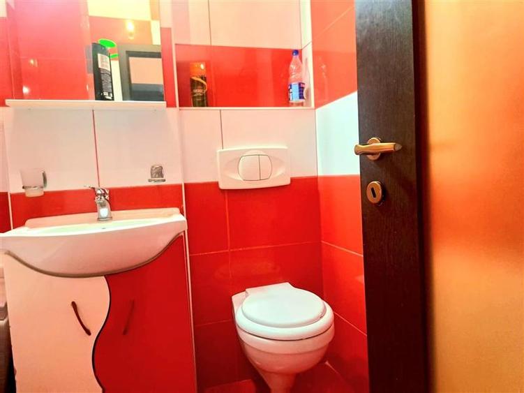 Apartament cu 3 camere decomandat, mobilat în Lenin