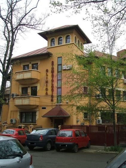 Casă individuală cu 20 camere cu Canalizare în Cotroceni