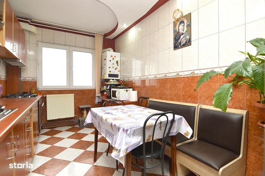 Apartament cu 4 camere decomandat în Sud