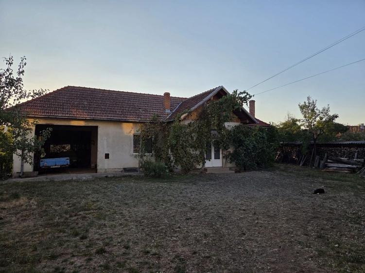 Casă cu 4 camere în Gurahonț