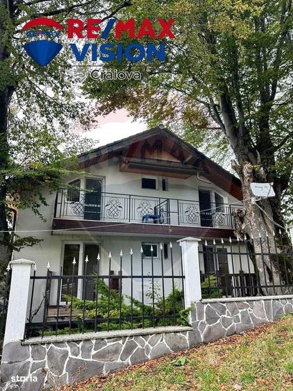 Spațiu comercial, de 240 mp, în Jieț