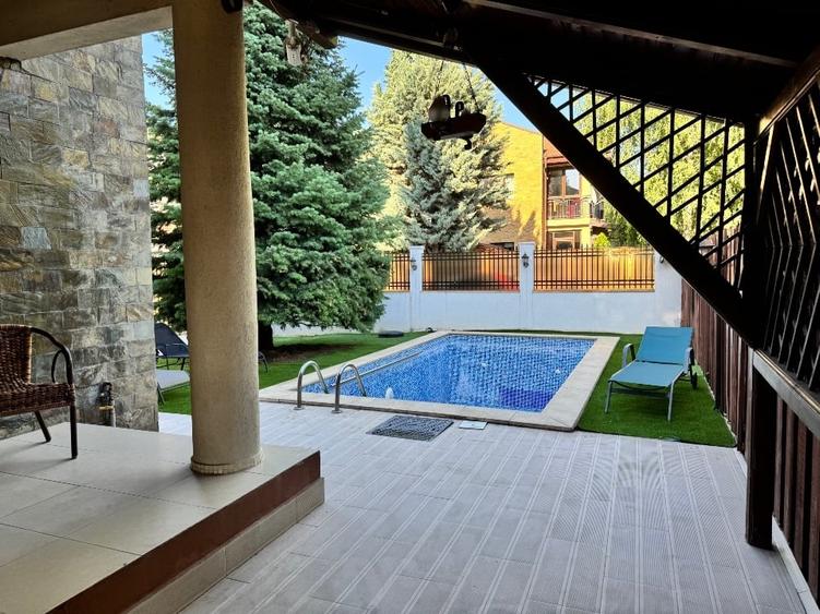 Casă individuală cu 5 camere cu Teren 355 Mp în Central