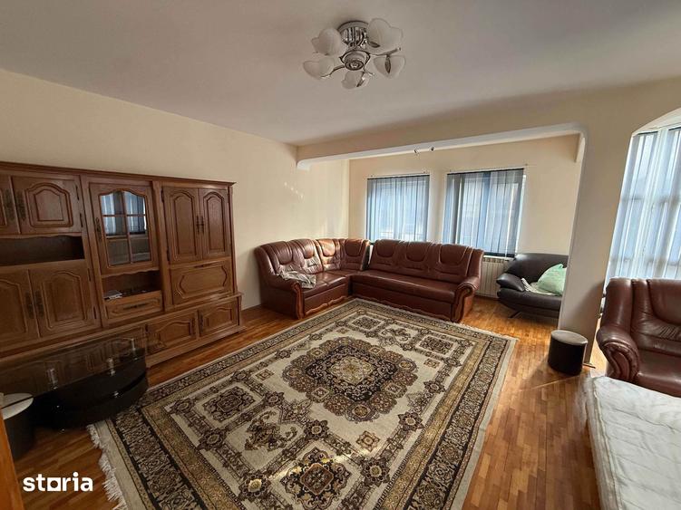 Casă cu 5 camere cu Teren 280 Mp în Central