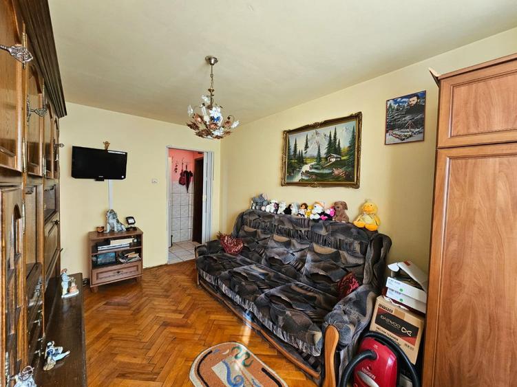Apartament 2 camere,etaj 2 zona Dacia - 3