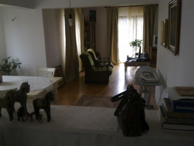 Casă cu 4 camere în Păun