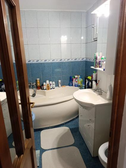 Apartament cu 4 camere decomandat în Dărmănești