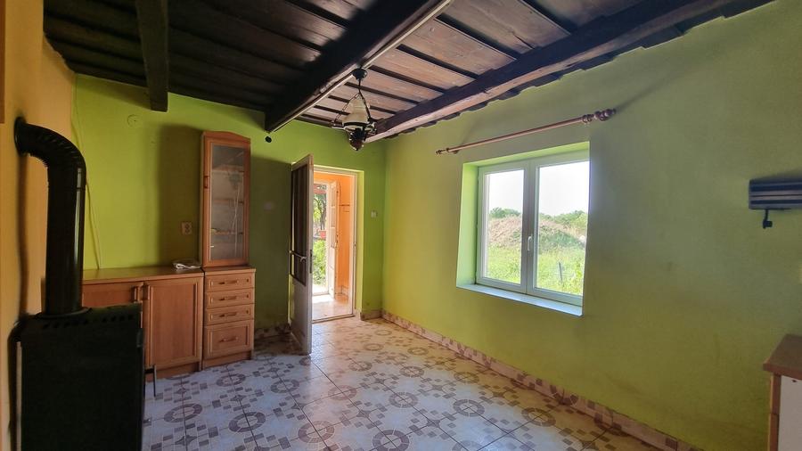 Casă individuală cu 1 camere cu Teren 3700 Mp în Apateu
