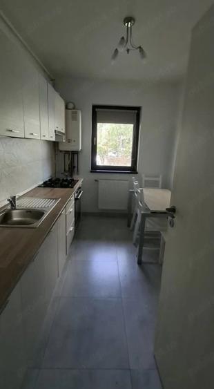 Apartament cu 3 camere decomandat în 1 Decembrie