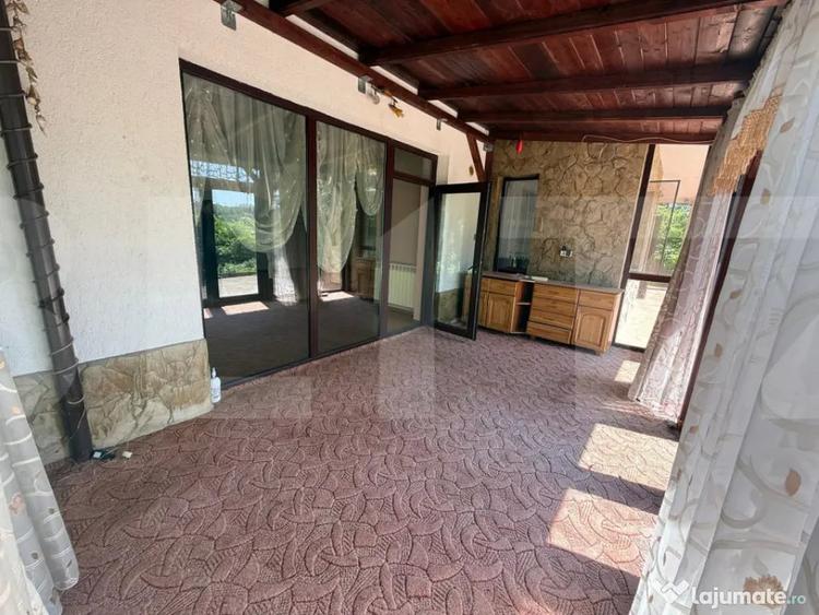 Casă cu 5 camere cu Teren 2248 Mp în Curtești