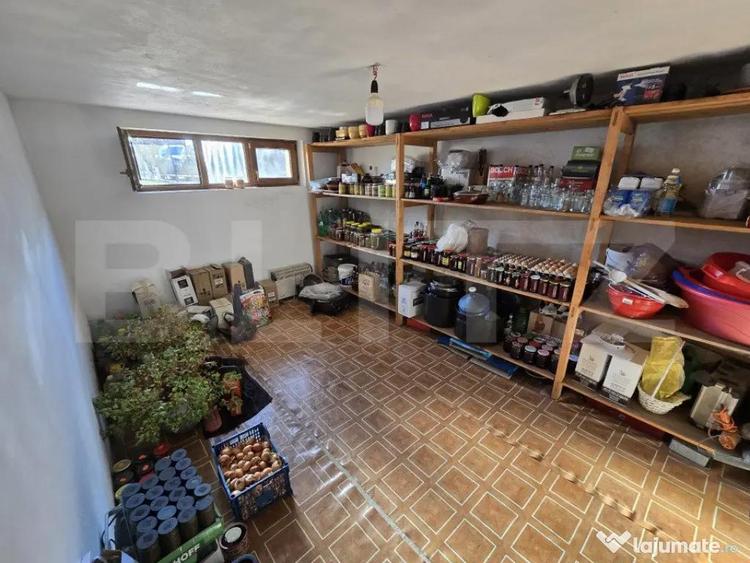 Casă cu 8 camere cu Teren 750 Mp în Micești