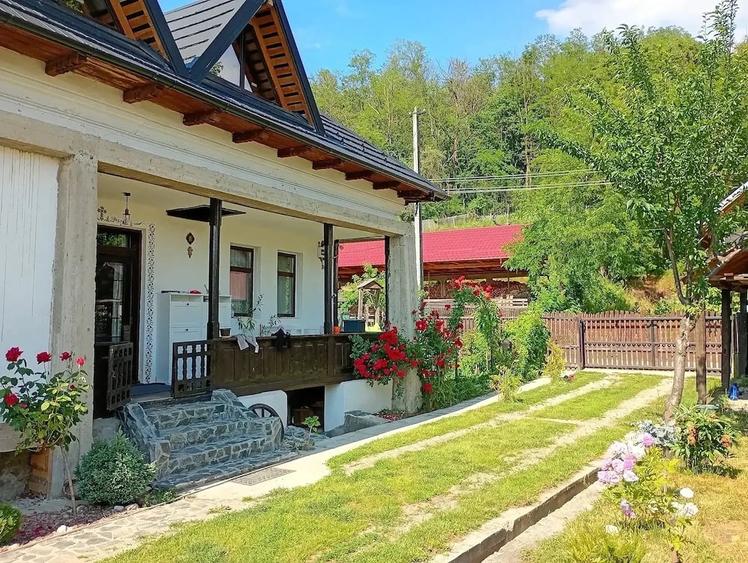 Casă cu 1 camere cu Teren 670 Mp în Stroești