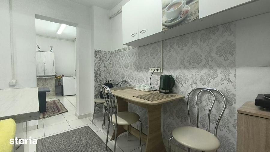 Apartament cu 4 camere decomandat în Piața Centrală