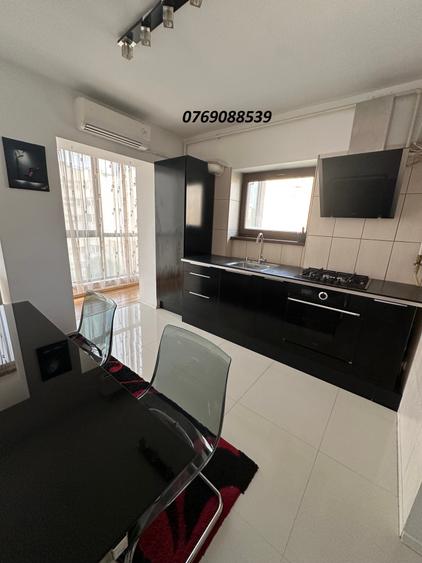 Apartament cu 2 camere semidecomandat, mobilat în Baicului