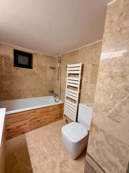 Apartament cu 4 camere semidecomandat în Crângași