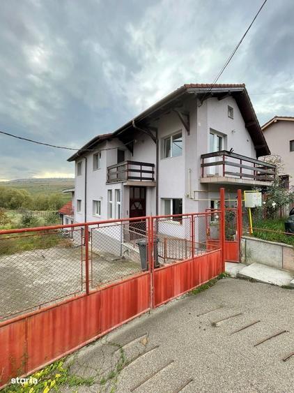 Casă cu 4 camere în Central