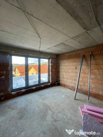Apartament cu 2 camere semidecomandat în Independenței