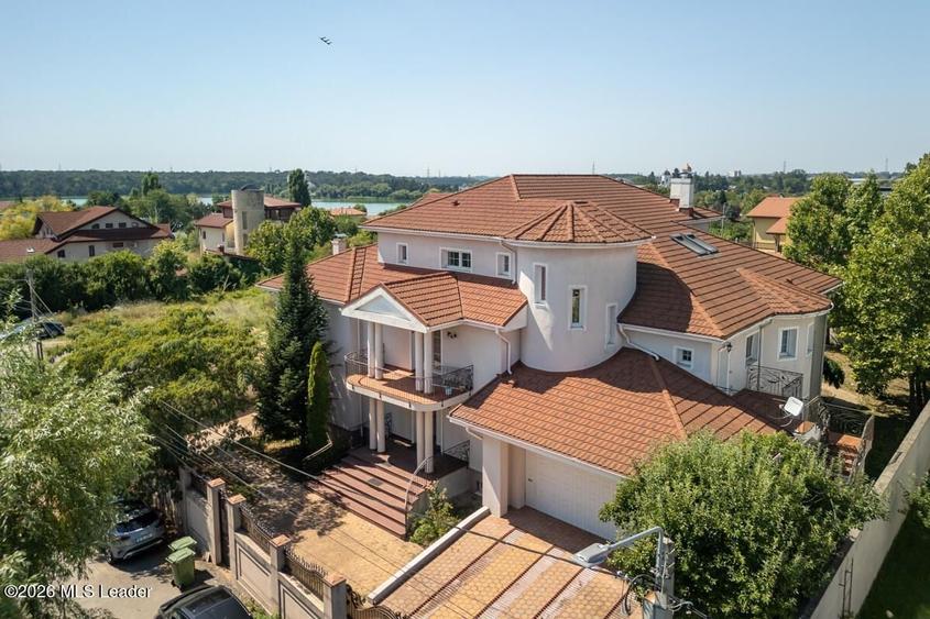 Casă individuală cu 11 camere cu Canalizare în Cernica