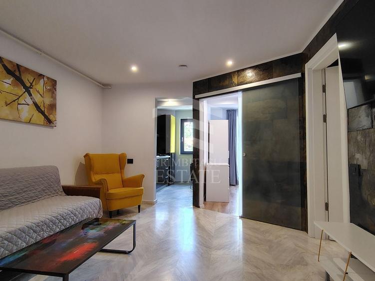 Apartament cu 2 camere semidecomandat, mobilat în Central