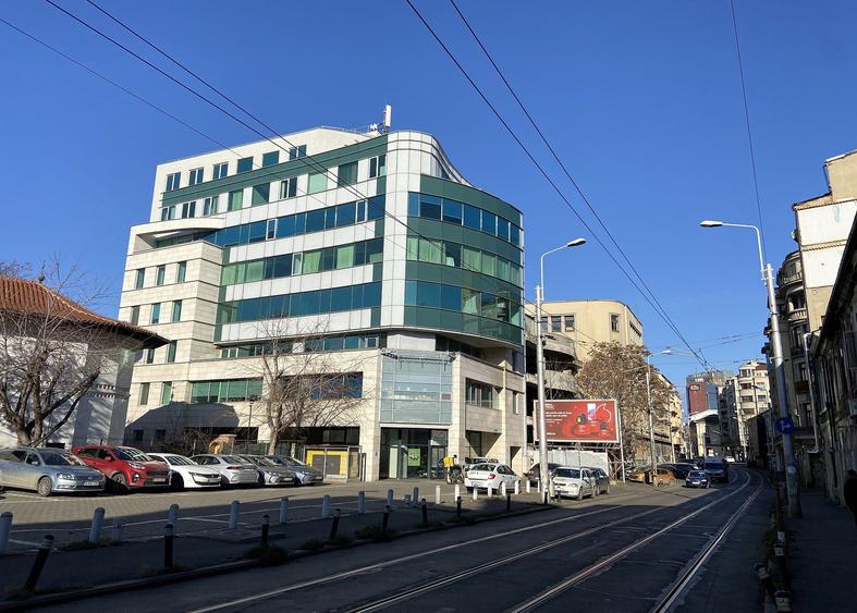 Birou, de 2,340 mp, în Universitate