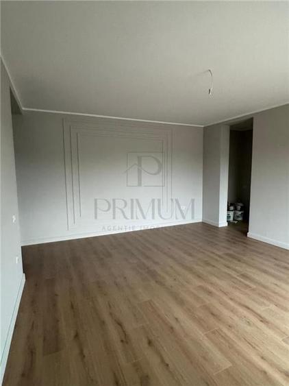 Apartament cu 3 camere decomandat în Plopi