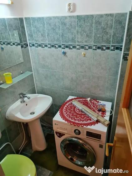 Apartament cu 3 camere decomandat în Vitan