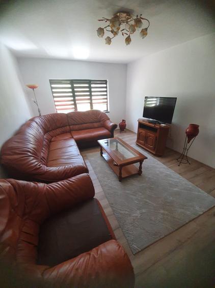 Apartament cu 3 camere decomandat în Faleza Nord