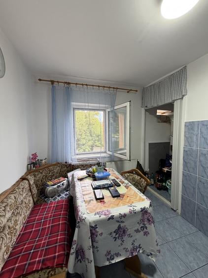 Apartament cu 3 camere semidecomandat în Kiriac