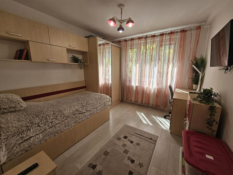 Apartament cu 4 camere decomandat, mobilat în Drumul Taberei