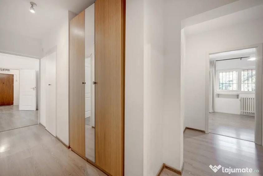 Apartament cu 4 camere semidecomandat în Lacul Tei